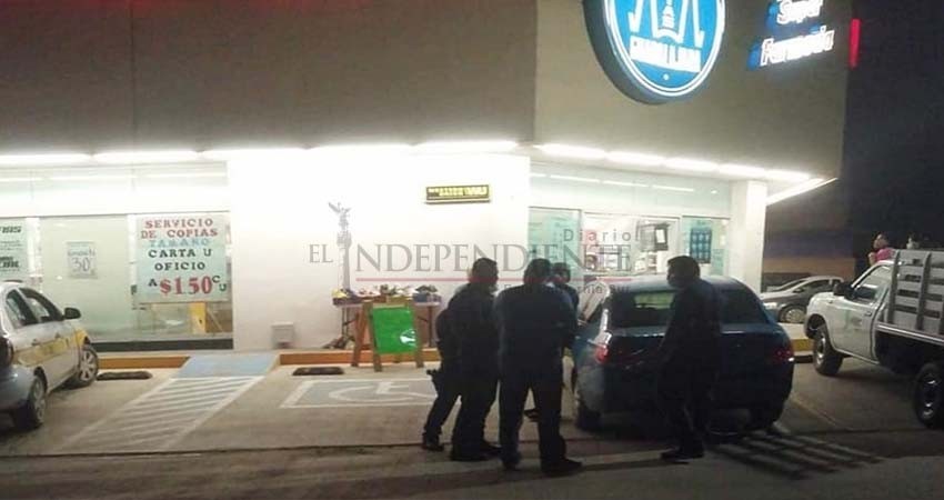 Continúan asaltos a comercios en La Paz; un encapuchado atracó sucursal de farmacia Guadalajara Continúan asaltos a comercios en La Paz; un encapuchado atracó sucursal de farmacia Guadalajara