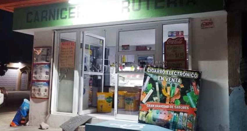 Asaltante armado despoja de dos mil pesos a cajera de un negocio