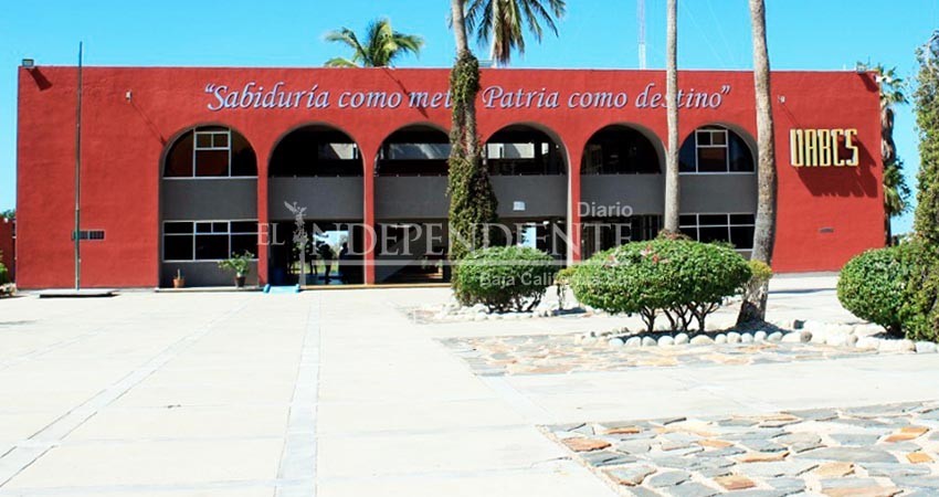 Celebra UABCS sus primeros 46 años de vida