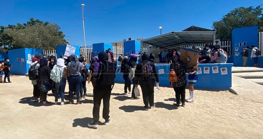 "Aquí no hay profesores, hay acosadores", denuncian alumnas de Secundaria 35 en CSL