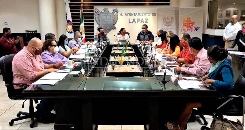 Voté en contra; regidor niega que actas de Cabildo se puedan “nulificar”, como intenta Milenta Quiroga