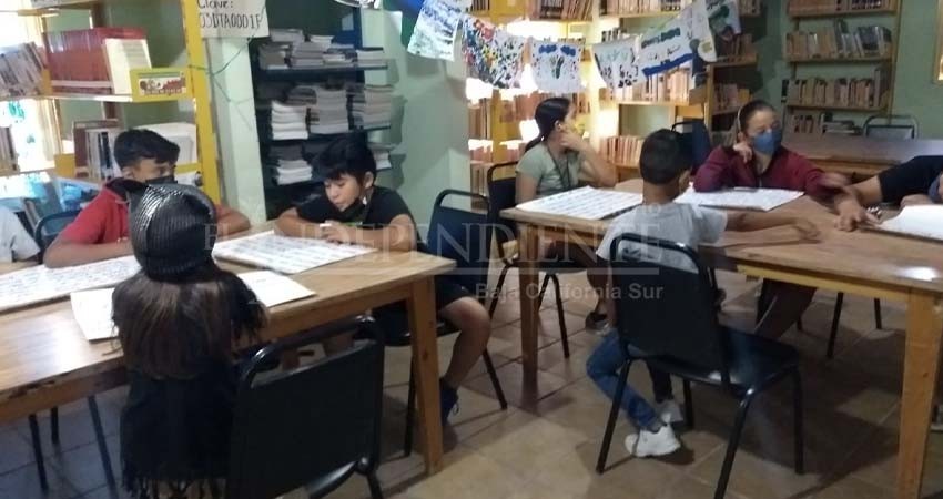 Imparten Taller de Primavera en biblioteca de El Centenario