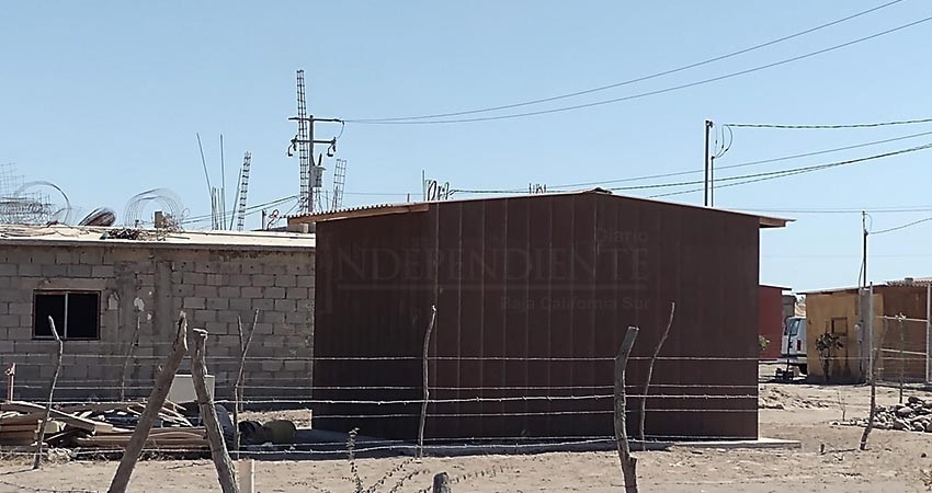 Reprocha gobernador a Mendoza Davis la construcción de casas de madera de 4 por 4 para familias sudcalifornianas Reprocha gobernador a Mendoza Davis la construcción de casas de madera de 4 por 4 para familias sudcalifornianas