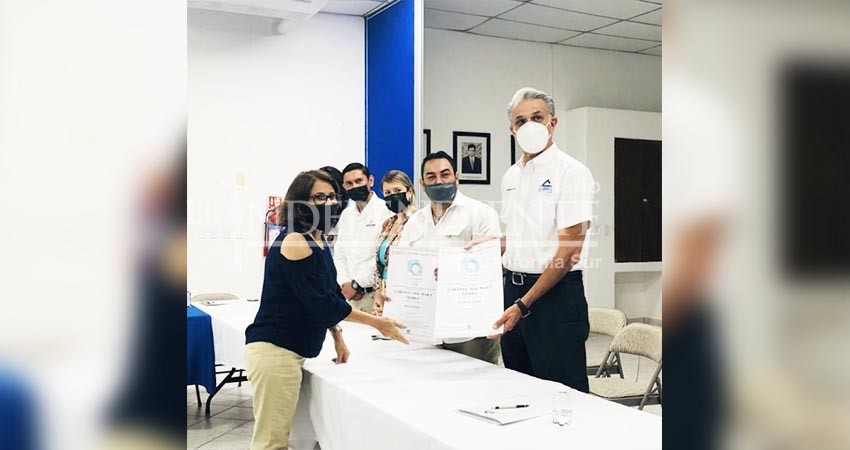 Entrega SETUE distintivos Punto Limpio a empresas de Los Cabos