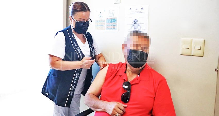 Continúa la aplicación de vacuna contra Covid en unidades estatales de salud