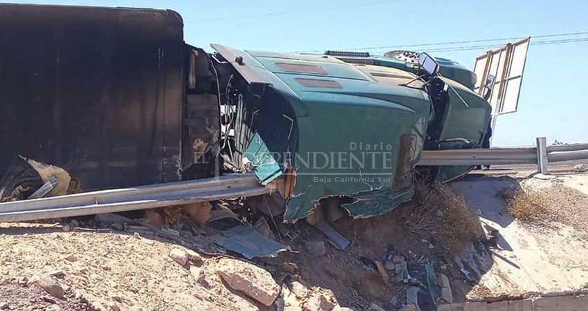Lesionado chofer de tráiler volcado rumbo a Pichilingue