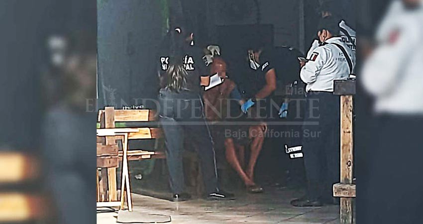 Riña entre turistas manda uno al hospital y otro a la cárcel Riña entre turistas manda uno al hospital y otro a la cárcel