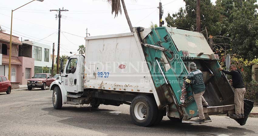 Anuncian dos camiones nuevos recolectores de basura para Todos Santos