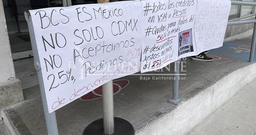 “Años pagando y mi deuda, ahora es más grande": ciudadanos protestan ante INFONAVIT
