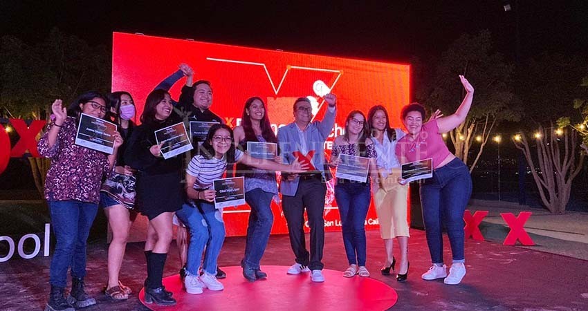 Estudiantes de UABCS Los Cabos participan como traductores simultáneos en el evento TEDx DelmarIntlSchool 2022
