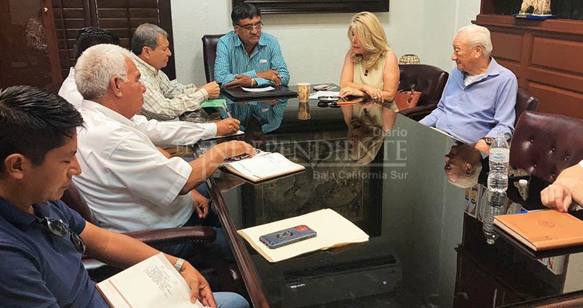 Garantizando el bienestar de la ciudadanía en materia de vivienda, el alcalde de Los Cabos Oscar Leggs Castro atiende reunión con desarrolladores