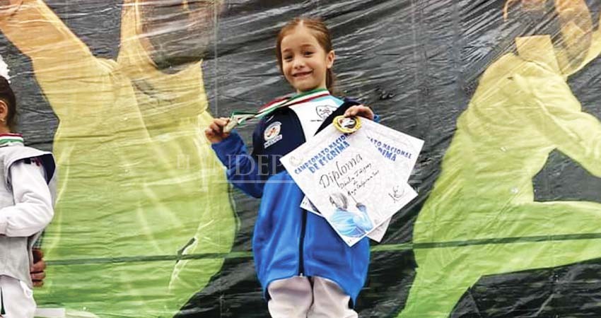 Logra esgrimista Sudcaliforniana medalla de oro nacional