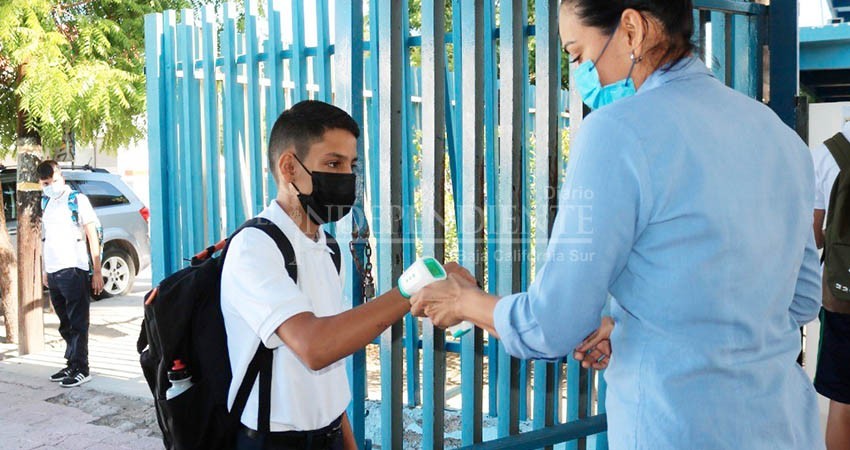 Descarta gobernador suspensión de clases por brotes de Covid-19 en escuelas Descarta gobernador suspensión de clases por brotes de Covid-19 en escuelas