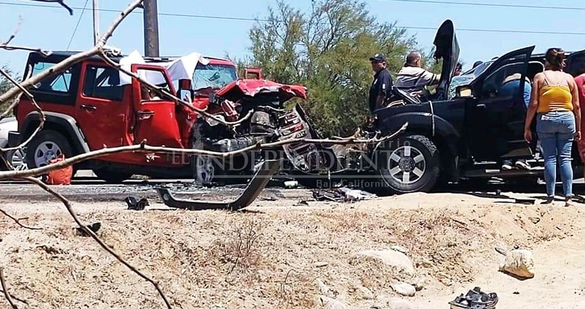 Encontronazo en Los Cabos; chocan de frente dos camionetas