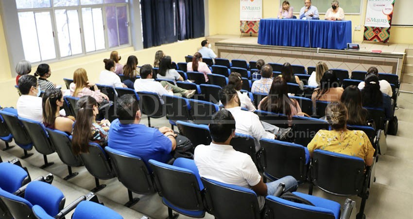 Capacita UABCS a servidores públicos estatales en la estructuración de presupuestos con perspectiva de género