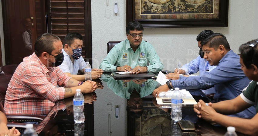 Leggs Castro recibe a la Asociación Civil Movimiento Antorchista para analizar peticiones respecto a obra y servicios