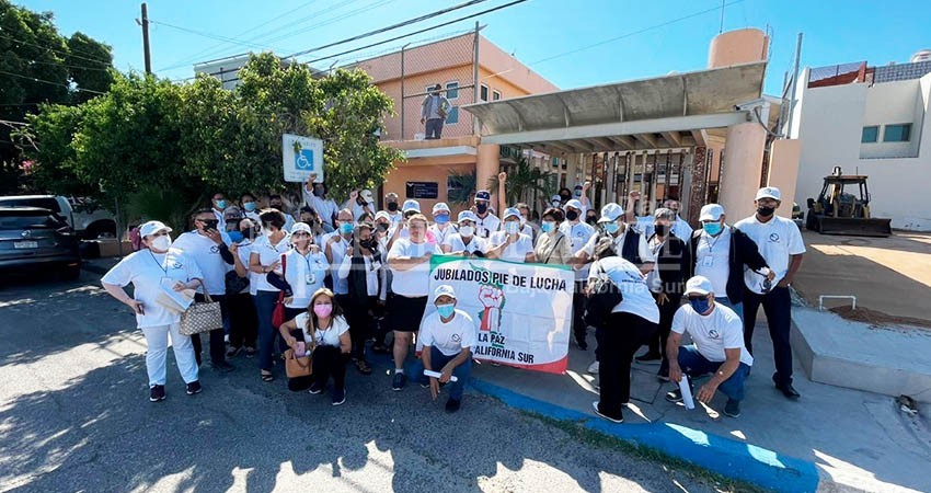 Jubilados del IMSS exigen pago de cesantía, se suman a movimiento nacional