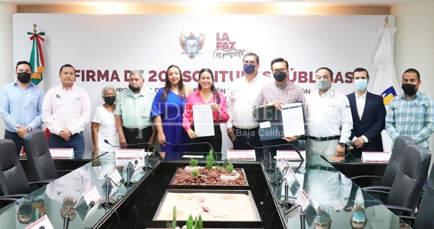 Realiza Ayuntamiento de La Paz la firma de 20 escrituras públicas Realiza Ayuntamiento de La Paz la firma de 20 escrituras públicas