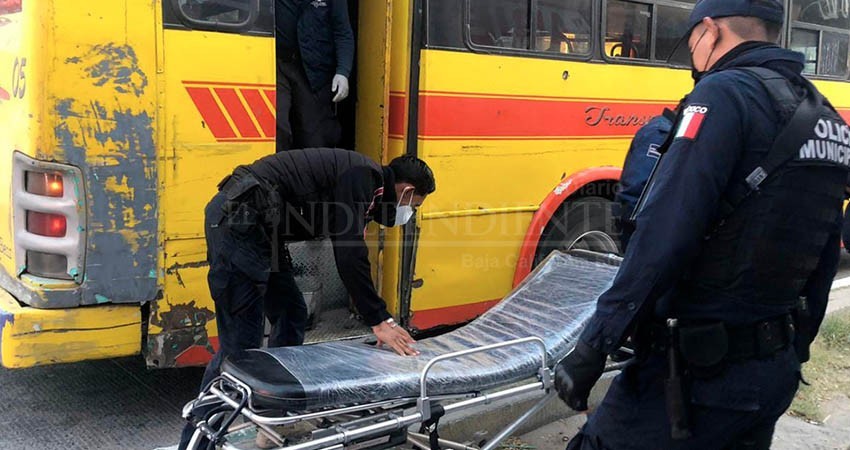 Lesionado un pasajero de urbano que pasó “recio” un reductor de velocidad