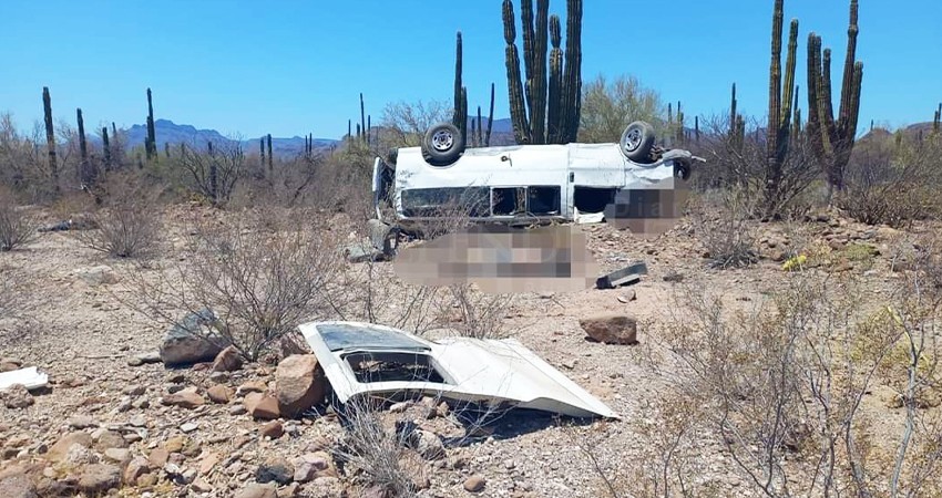 Dos personas sin vida y 6 lesionados por volcadura en Loreto