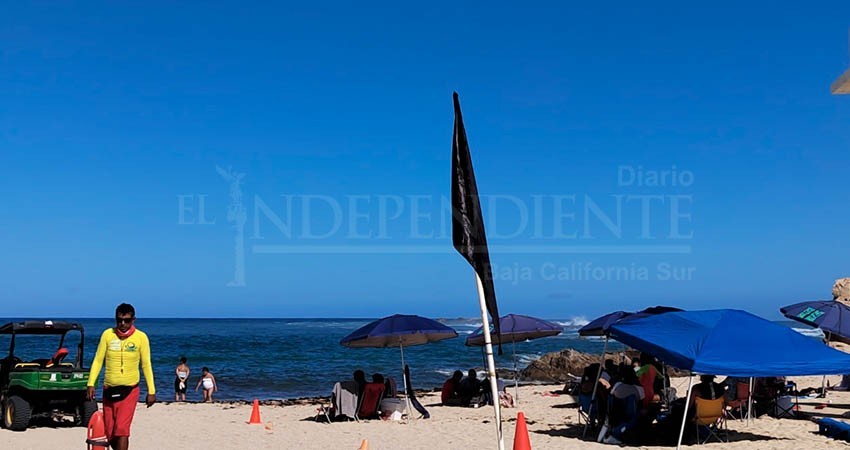 Bandera negra en playas cabeñas este fin de semana por oleaje elevado Bandera negra en playas cabeñas este fin de semana por oleaje elevado