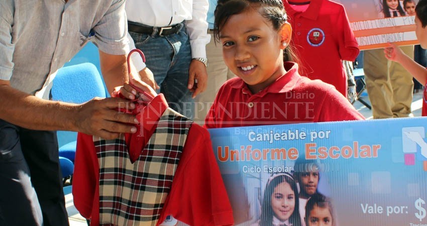 Erogará gobierno del estado 70 mdp en vales para uniformes y útiles escolares
