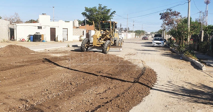Continúa Servicios Públicos con la nivelación de calles de terracería