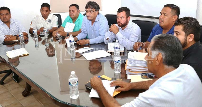 Autoridades de Los Cabos y gremios de taxistas establecen compromisos respecto a las áreas de estacionamiento y zonas exclusivas