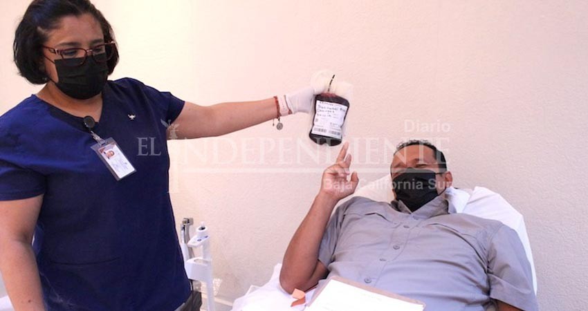 Participa personal de salud en jornada de donación altruista de sangre