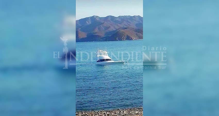 Rescatan a ocupantes de yate que se hundió en Ensenada de Muertos Rescatan a ocupantes de yate que se hundió en Ensenada de Muertos