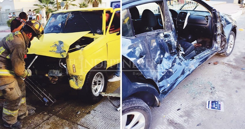 Dos lesionados graves en choque de dos carros y una moto Dos lesionados graves en choque de dos carros y una moto