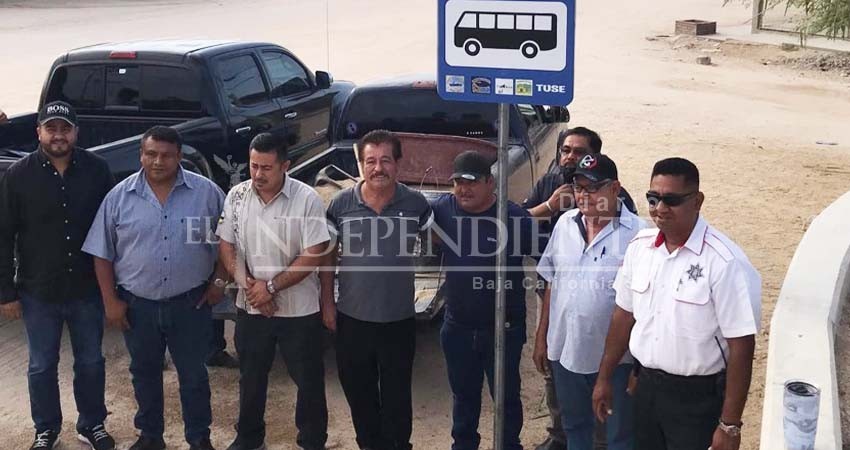 Ayuntamiento de Los Cabos inició con la instalación de paradas oficiales para el Transporte Público