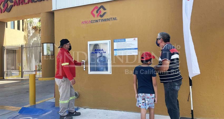 Verificará Coepris el agua que regala empresa refresquera en La Paz