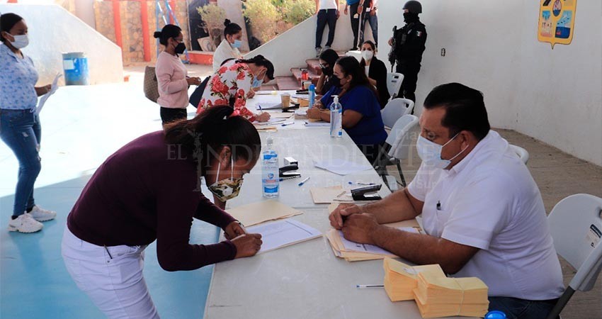 1 mil 337 estudiantes de CSL fueron beneficiados durante la reciente entrega de apoyos económicos 1 mil 337 estudiantes de CSL fueron beneficiados durante la reciente entrega de apoyos económicos