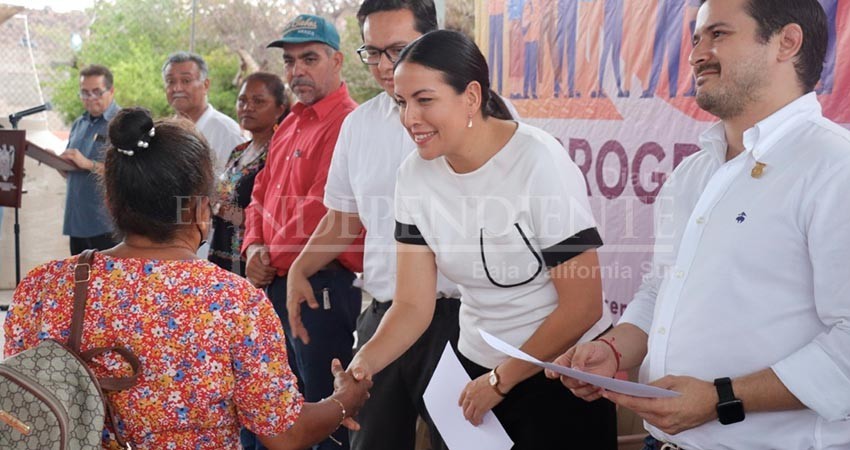 Invierte el Ayuntamiento La Paz en tinacos  y piso firme en beneficio de la población Invierte el Ayuntamiento La Paz en tinacos  y piso firme en beneficio de la población
