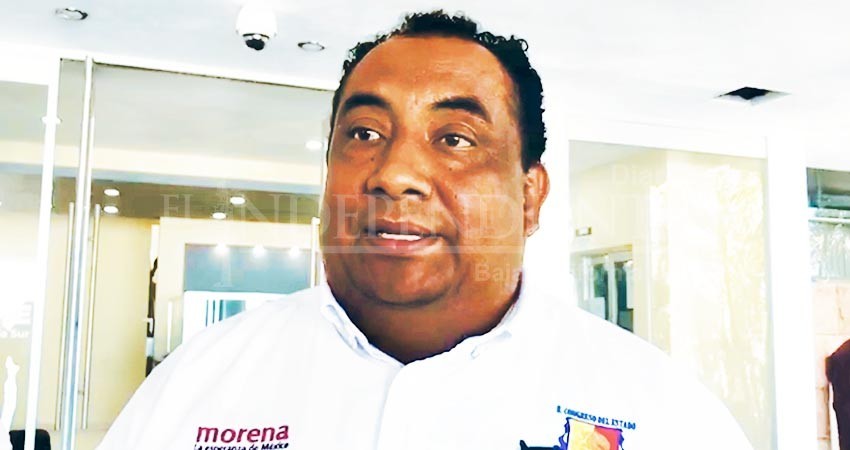 Sería mejor que se entregaran concesiones y no permisos a los taxistas: Pérez Cayetano