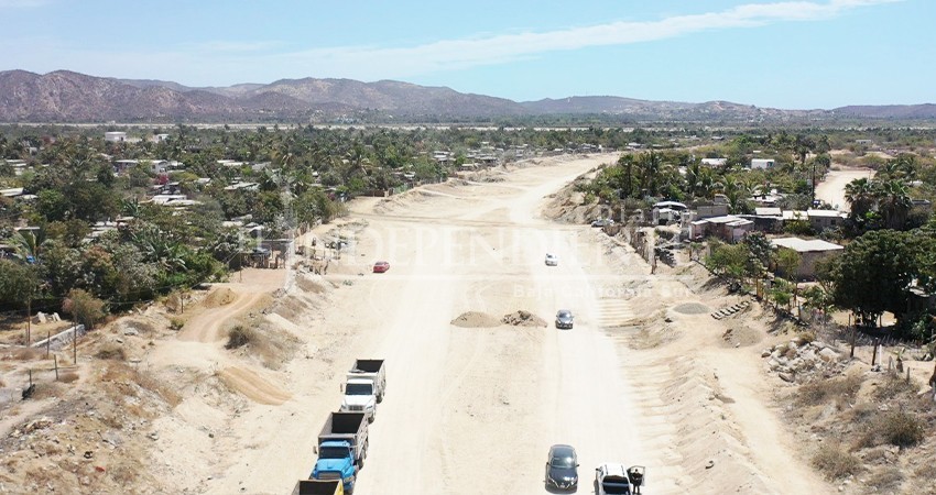Mantiene Ayto Los Cabos trabajos permanentes en acondicionamiento de la red de caminos rurales