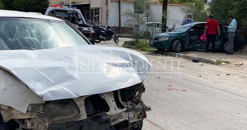 Cinco carros involucrados en choque en La Paz Cinco carros involucrados en choque en La Paz