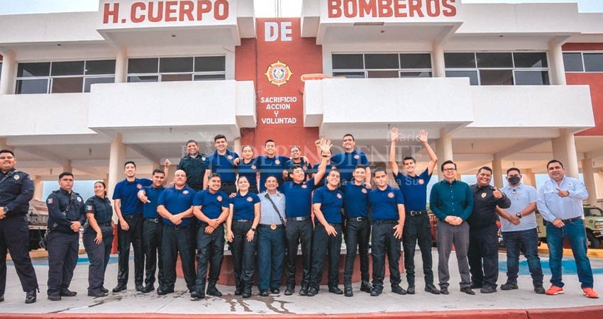 Se gradúa la décima generación del H. Cuerpo de Bomberos de La Paz