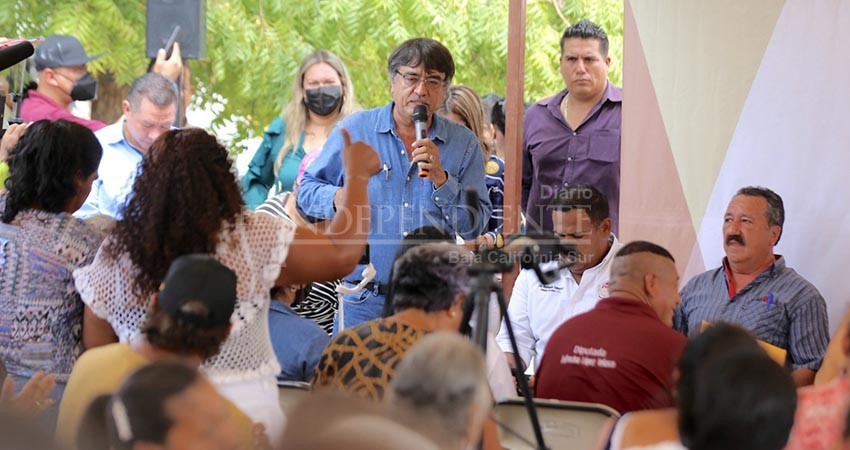 Regularización de terrenos en colonia El Caribe les permitirá acceder a programas municipales, estatales y federales: Leggs Castro