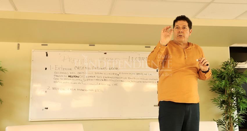 Estudiantes de UABCS Los Cabos reciben charla por el actor mexicano Enoc Leaño