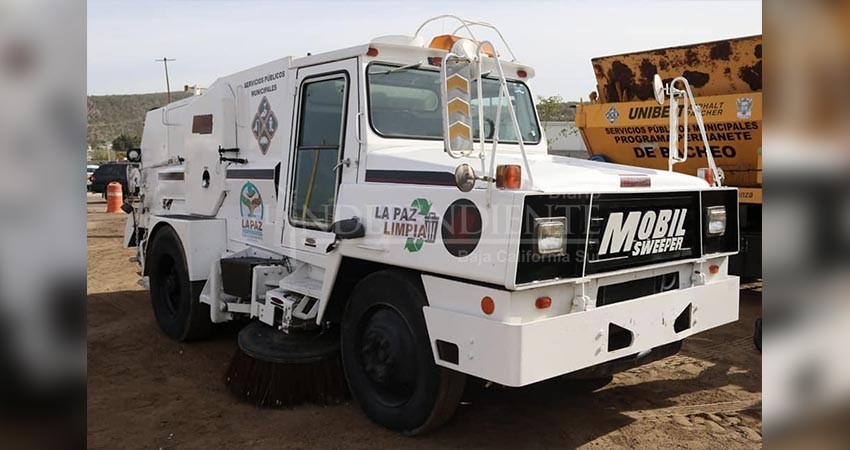 Suma barredora 9.7 kilómetros de trabajos de limpieza en bulevares de La Paz
