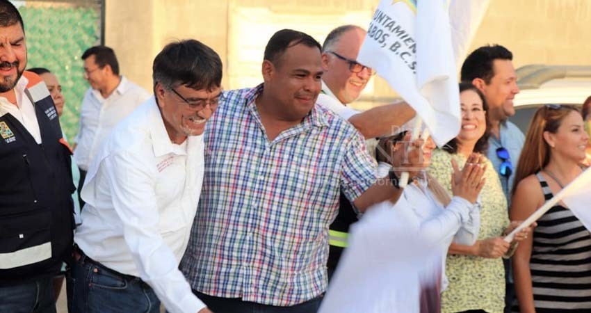 Con banderazo, el alcalde Leggs Castro inaugura obras de pavimentación y alumbrado púbico en El Tezal