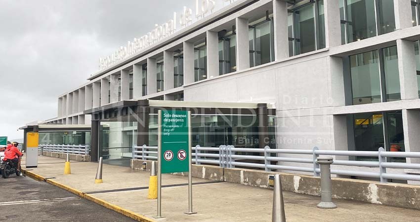 Cancelan vuelos en el Aeropuerto Los Cabos Cancelan vuelos en el Aeropuerto Los Cabos