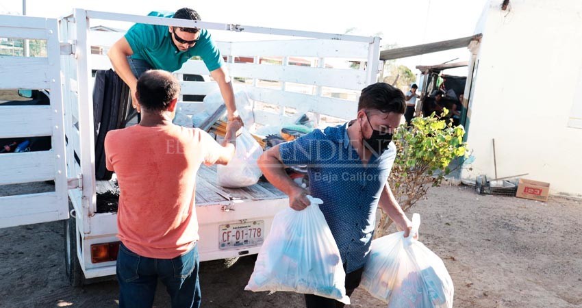 Entrega DIF La Paz apoyos en la Delegación de Los Dolores