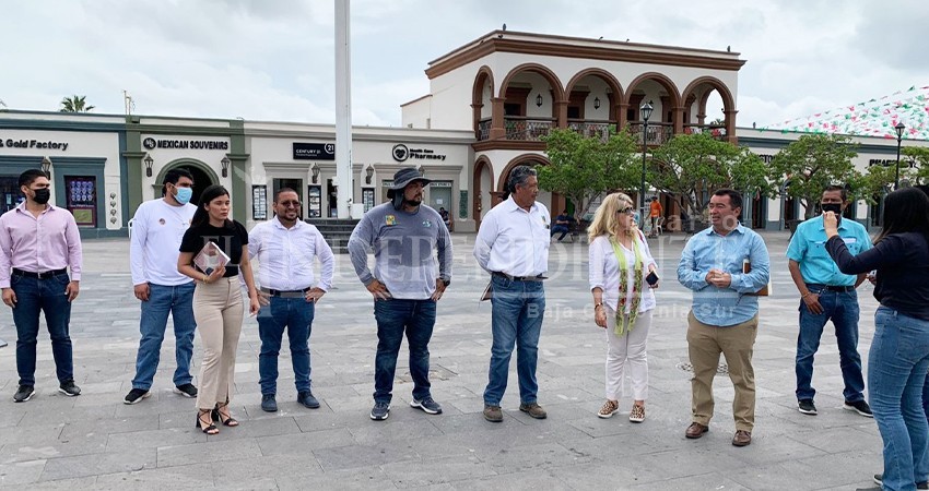 Alcalde Leggs Castro da seguimiento a la reforestación y mejoras de la plaza Antonio Mijares Alcalde Leggs Castro da seguimiento a la reforestación y mejoras de la plaza Antonio Mijares