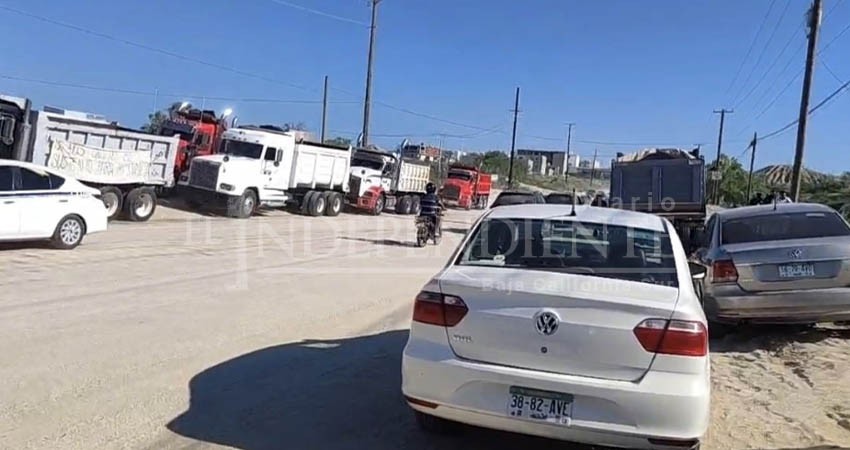 Protestan transportistas de carga; exigen concesiones para trabajar
