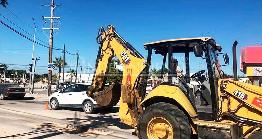 Entregan retroexcavadoras a OomsapasLC, viene fuerte inversión para el área operativa