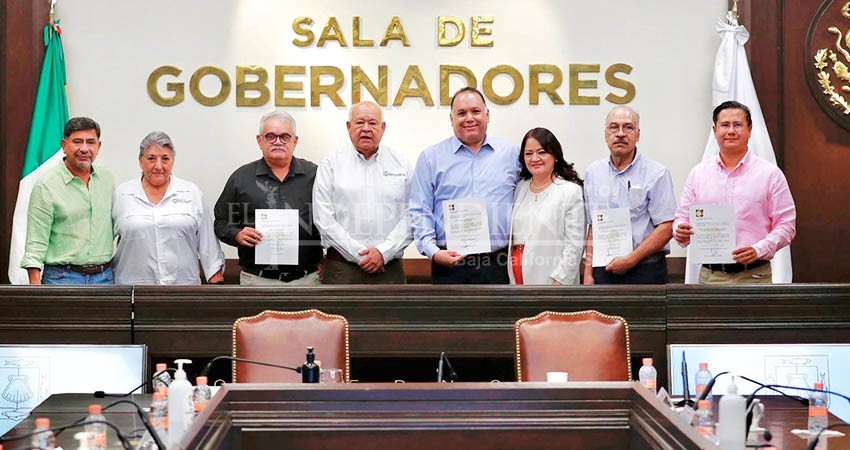 Presenta gobernador los primeros cambios en su gabinete