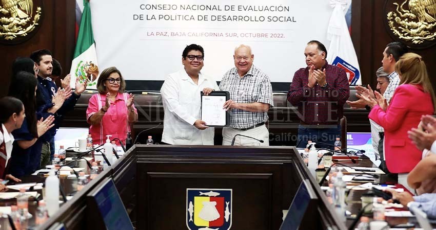 Firman convenio gobierno de BCS y CONEVAL